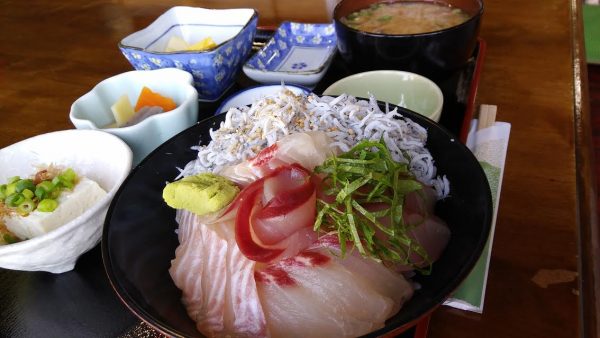 浜の茶屋　海鮮ダブル丼