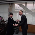 ”音楽仕込み”でおなじみの田苑酒造、川内高校にフルートを寄贈